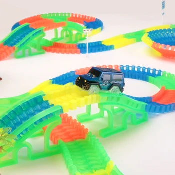 De cale ferată Magice Stralucitoare Flexibil Piesa Auto Jucarii pentru Copii de Curse Curbă de Cale Ferată a Condus Electronice Flash de Lumină Mașină DIY Jucărie pentru Copii Cadouri