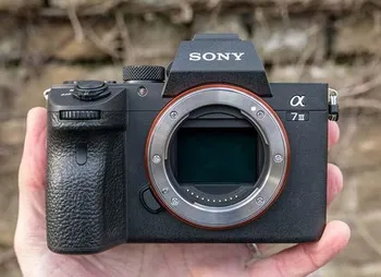 Sony Alpha A7 III ILCE7M3/B Mirrorless aparat de Fotografiat Digital Numai Corpul