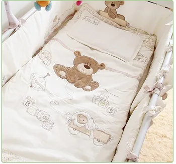 Promovare! 7PCS Broderie Baby Set de lenjerie de Pat pentru pat de copil Nou-născut Lenjerie de Pat pentru Urs Detasabila ,(bare de protectie+plapuma+foaie+perna)