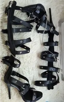 Vara Sexy Si Damele De Black Metal Cataramă Curele Genunchi Ridicat Sandale Cizme Stilet Tocuri Înalte Lanțuri De Metal Femei Taie Cizme Lungi
