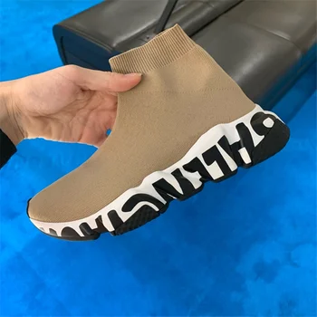 Europene stație nouă de pantofi de sport sunt proiectate cu o populare silueta, în timp ce talpa este decorat cu 