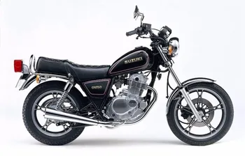 Transport gratuit pentru piese de motociclete Suzuki GN250 rezervor de combustibil capac protecție GN 250 capacul lateral negru / rosu 250cc N