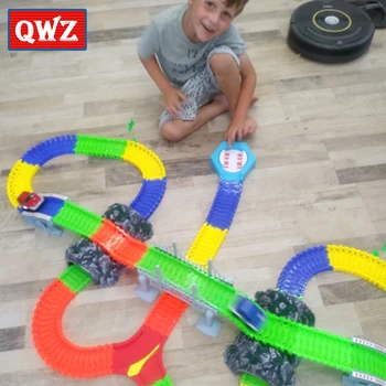 QWZ de cale Ferată Luminos Curse Flexibil Track Play Set Îndoiți Strălucire În Întuneric Electronice Lumină Pista de Curse Auto de BRICOLAJ, Jucarii Pentru Copii, Cadouri
